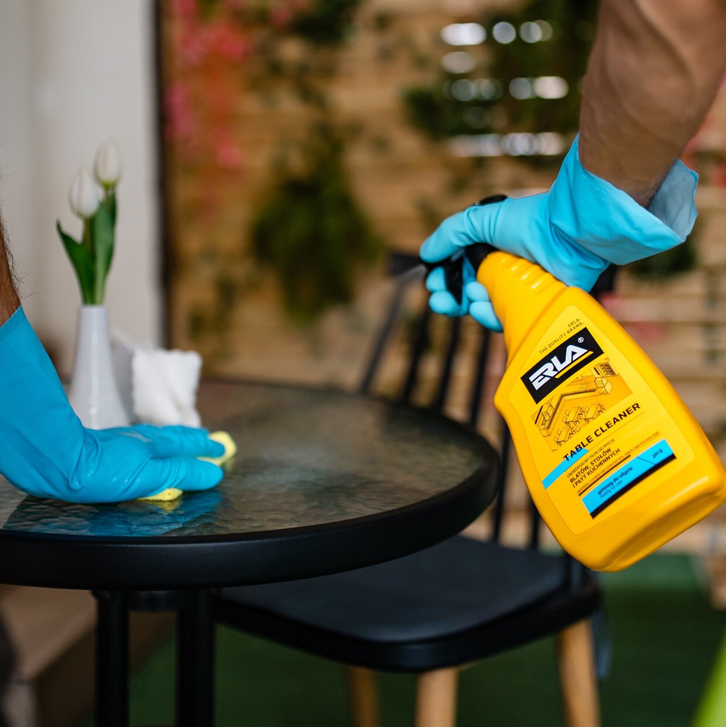 Valiklis kavinių stalams valyti