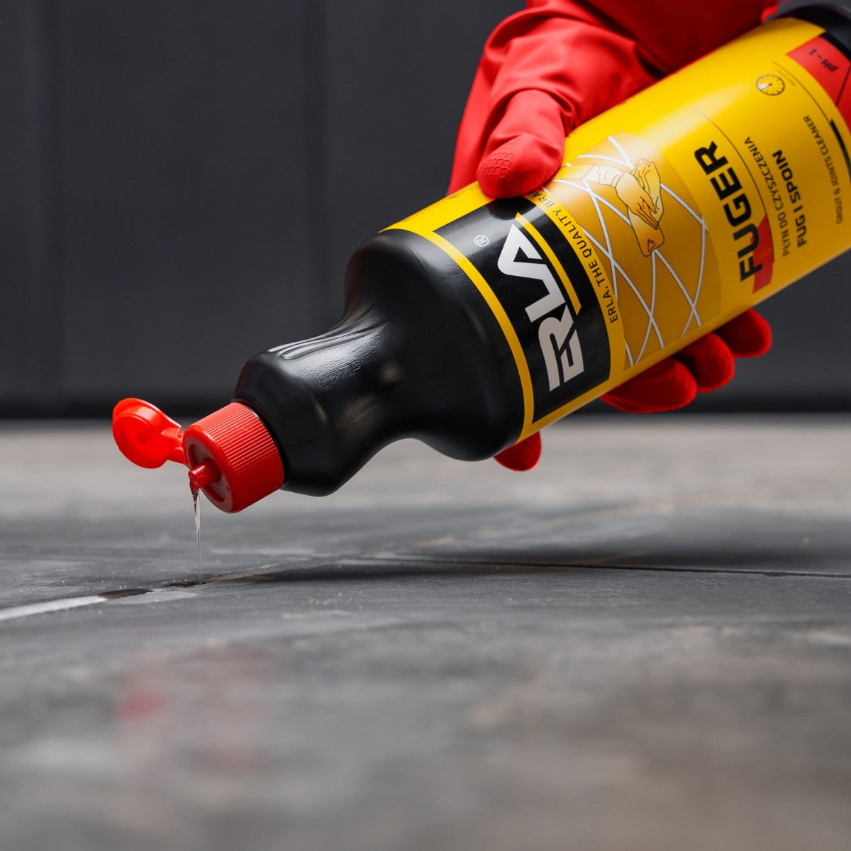 Stiprus efektyvius labai veiksmingas plytelių siūlių tarpų fugos glaisto valiklis, tinkantis ir po statybos darbų. Kavinėms bei maitinimo įstaigoms skirti profesionalūs valikliai. 