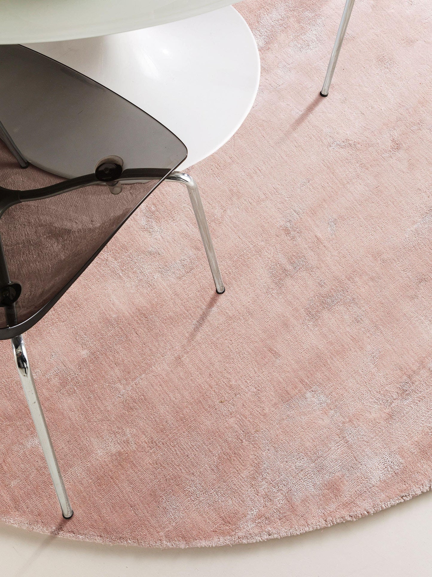 Nela Apvalus Viskozinis Kilimas DS12